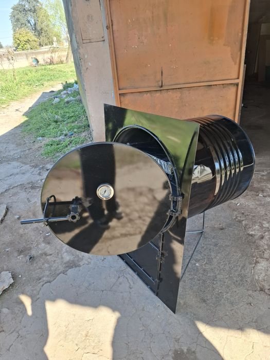 Horno a leña para embutir recién terminado en el taller de Asadores JLO